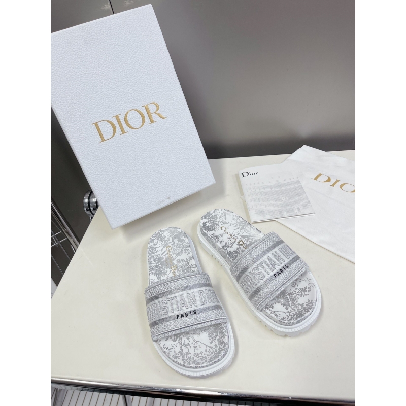 ch**an D*or slippers